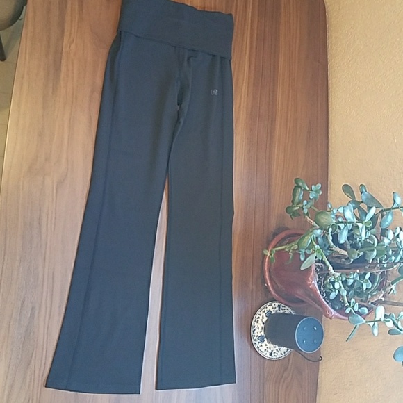 NWOT Helly Hansen fold over yoga pants - Picture 2 of 5